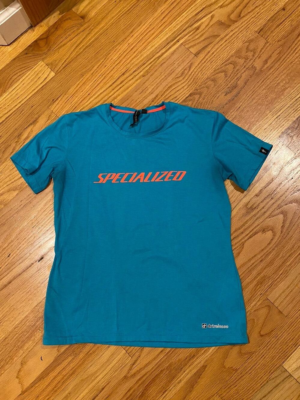 Specialized tee